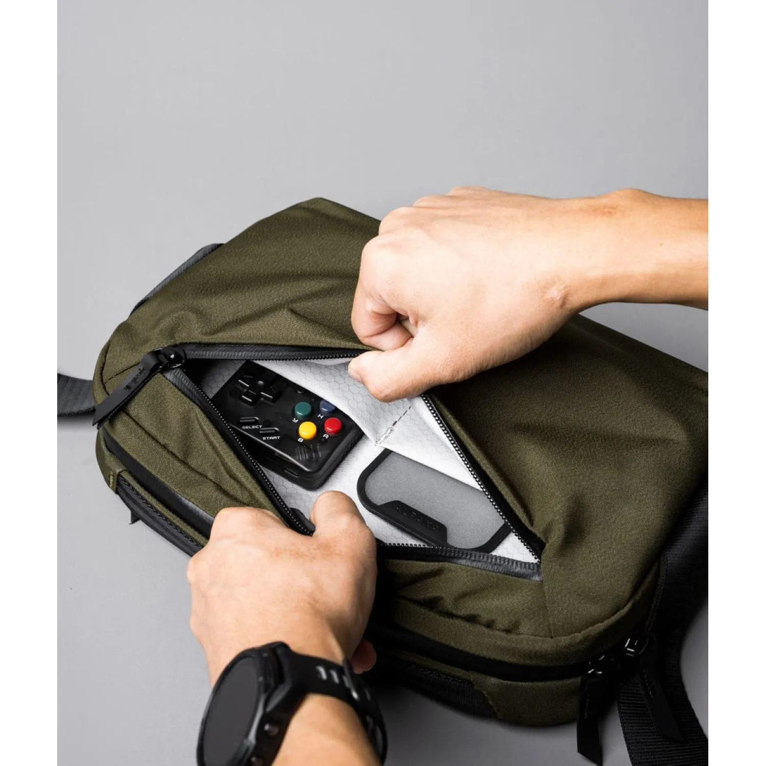 V2.0 Compact ALPAKA Go Sling Mini - Ideal for On-The-Go Lifestyle