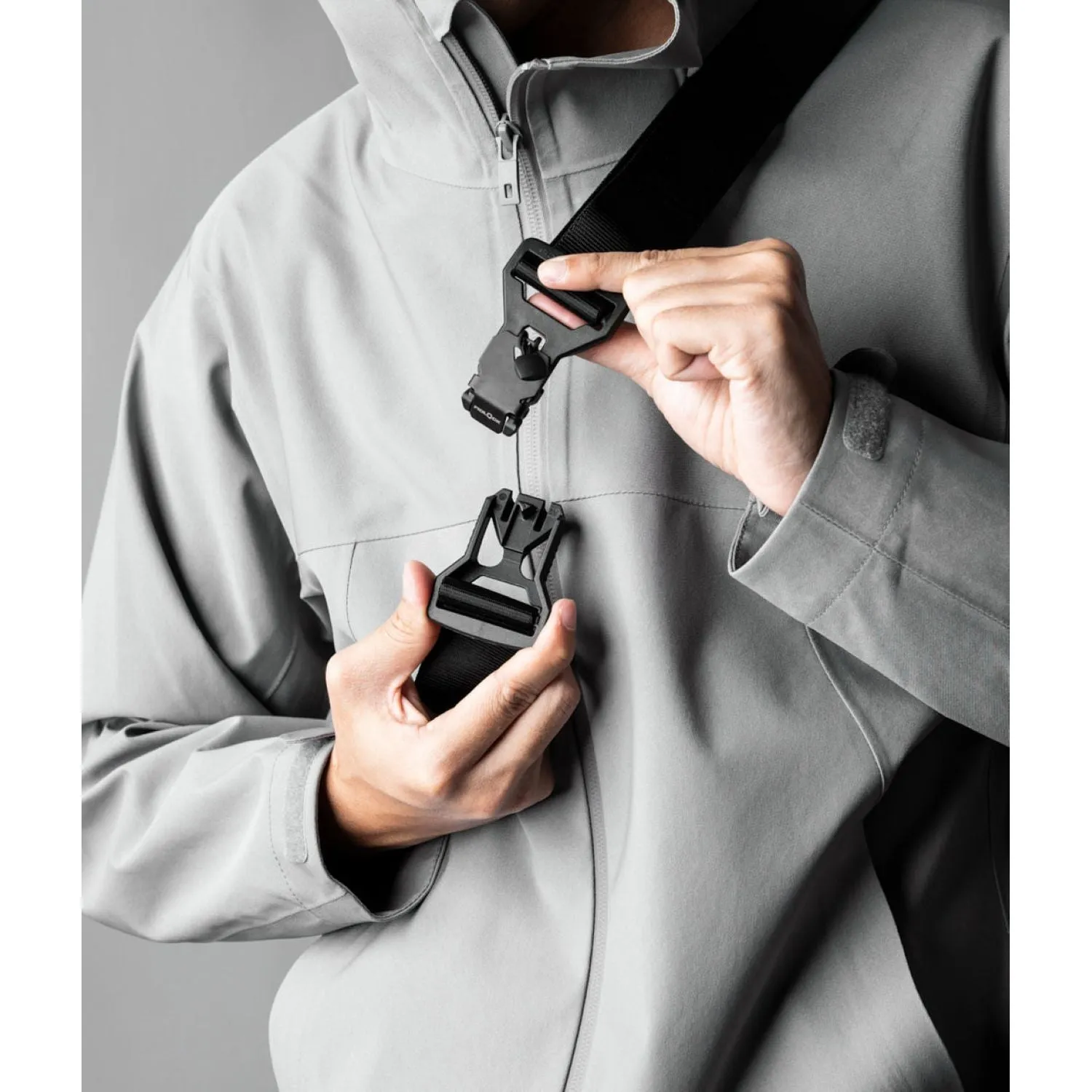 V2.0 Compact ALPAKA Go Sling Mini - Ideal for On-The-Go Lifestyle