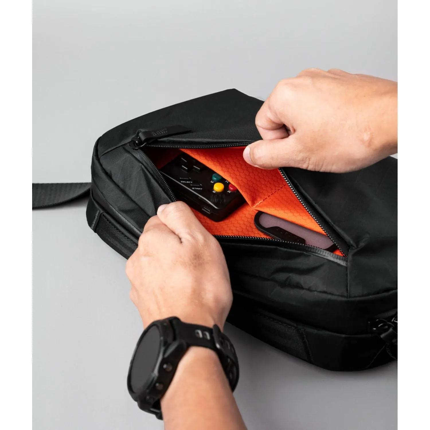 V2.0 Compact ALPAKA Go Sling Mini - Ideal for On-The-Go Lifestyle