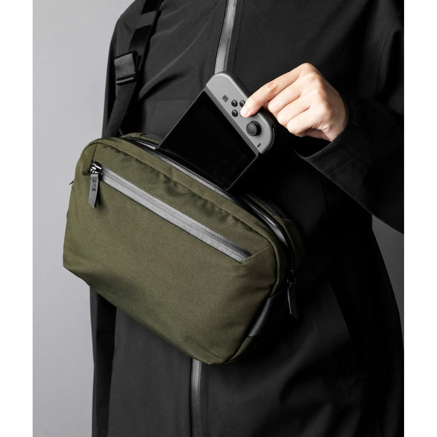 V2.0 Compact ALPAKA Go Sling Mini - Ideal for On-The-Go Lifestyle