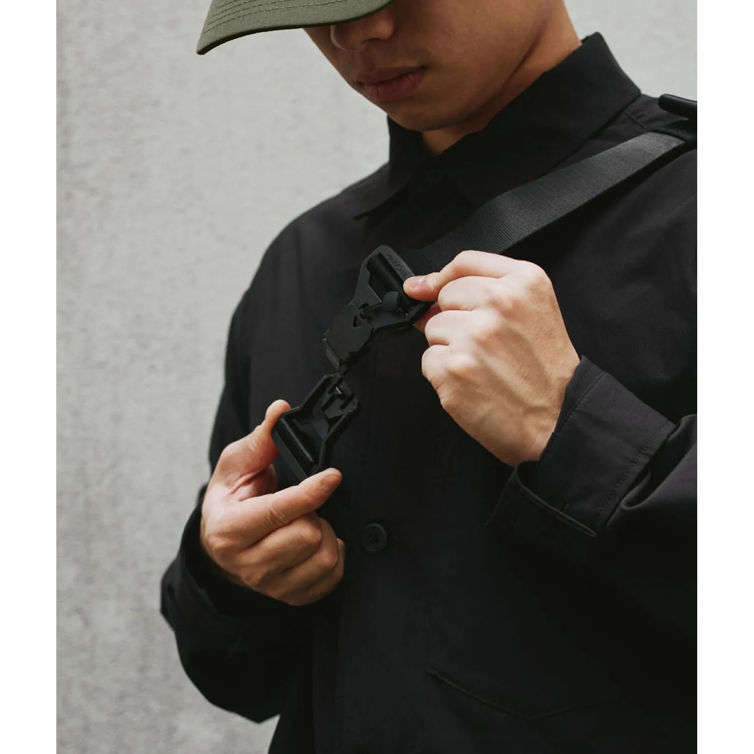 V2.0 Compact ALPAKA Go Sling Mini - Ideal for On-The-Go Lifestyle