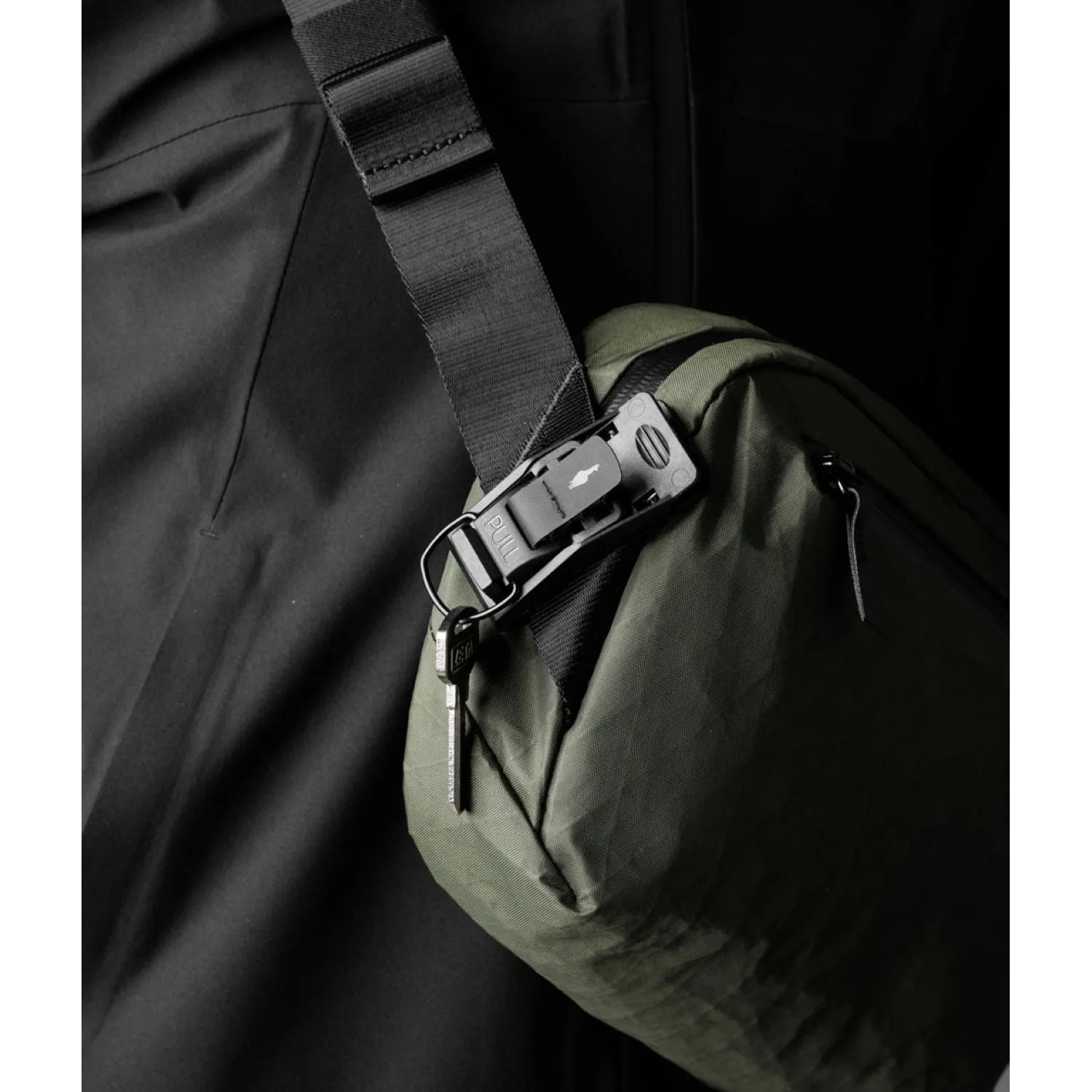 V2.0 Compact ALPAKA Go Sling Mini - Ideal for On-The-Go Lifestyle
