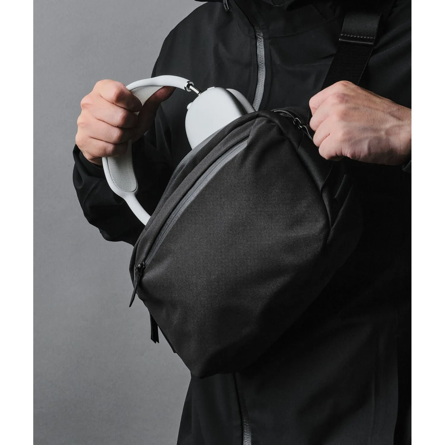 V2.0 Compact ALPAKA Go Sling Mini - Ideal for On-The-Go Lifestyle