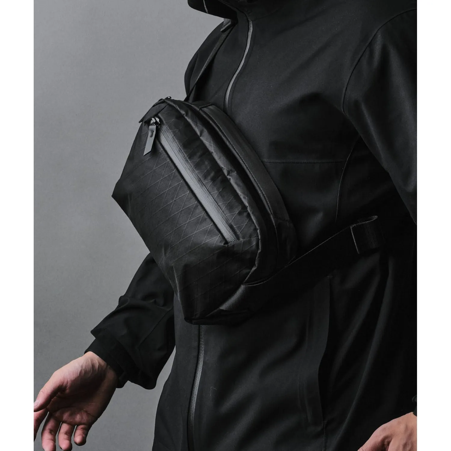 V2.0 Compact ALPAKA Go Sling Mini - Ideal for On-The-Go Lifestyle