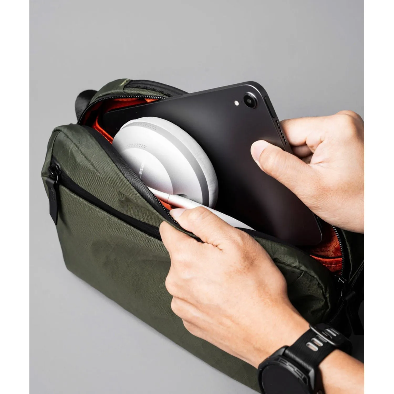 V2.0 Compact ALPAKA Go Sling Mini - Ideal for On-The-Go Lifestyle