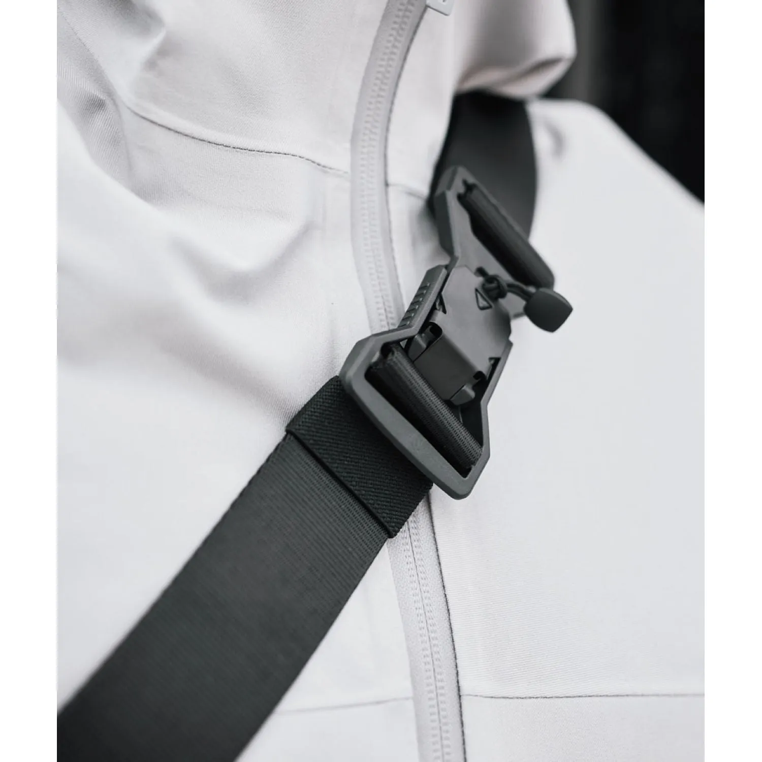 V2.0 Compact ALPAKA Go Sling Mini - Ideal for On-The-Go Lifestyle