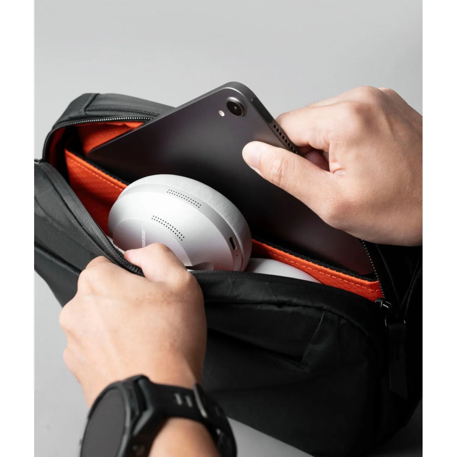 V2.0 Compact ALPAKA Go Sling Mini - Ideal for On-The-Go Lifestyle