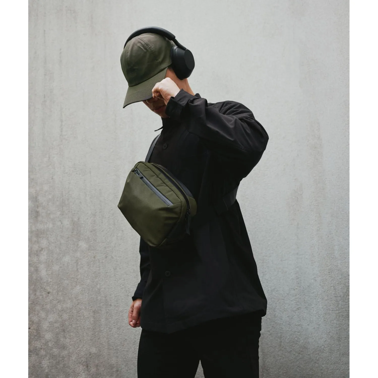 V2.0 Compact ALPAKA Go Sling Mini - Ideal for On-The-Go Lifestyle