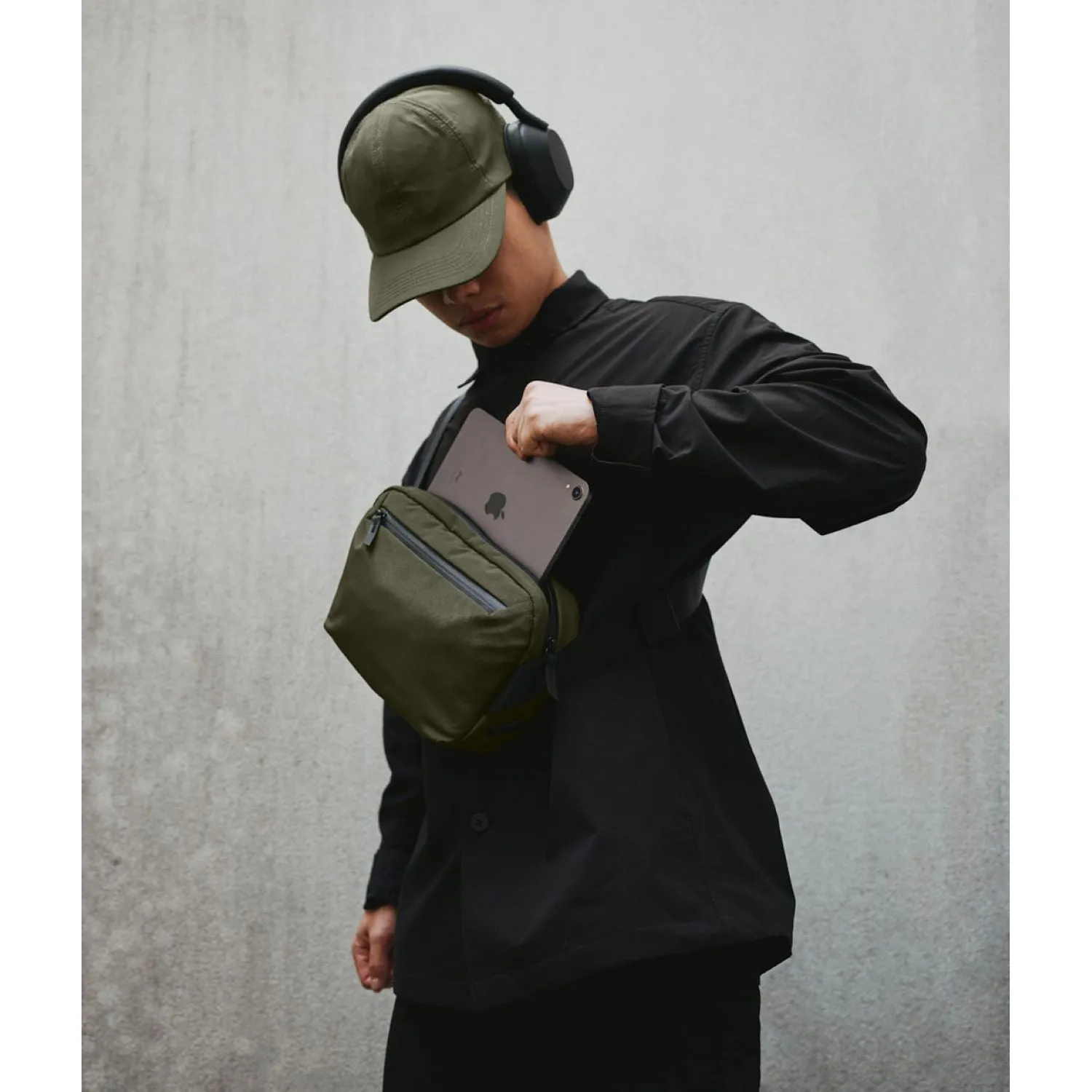 V2.0 Compact ALPAKA Go Sling Mini - Ideal for On-The-Go Lifestyle