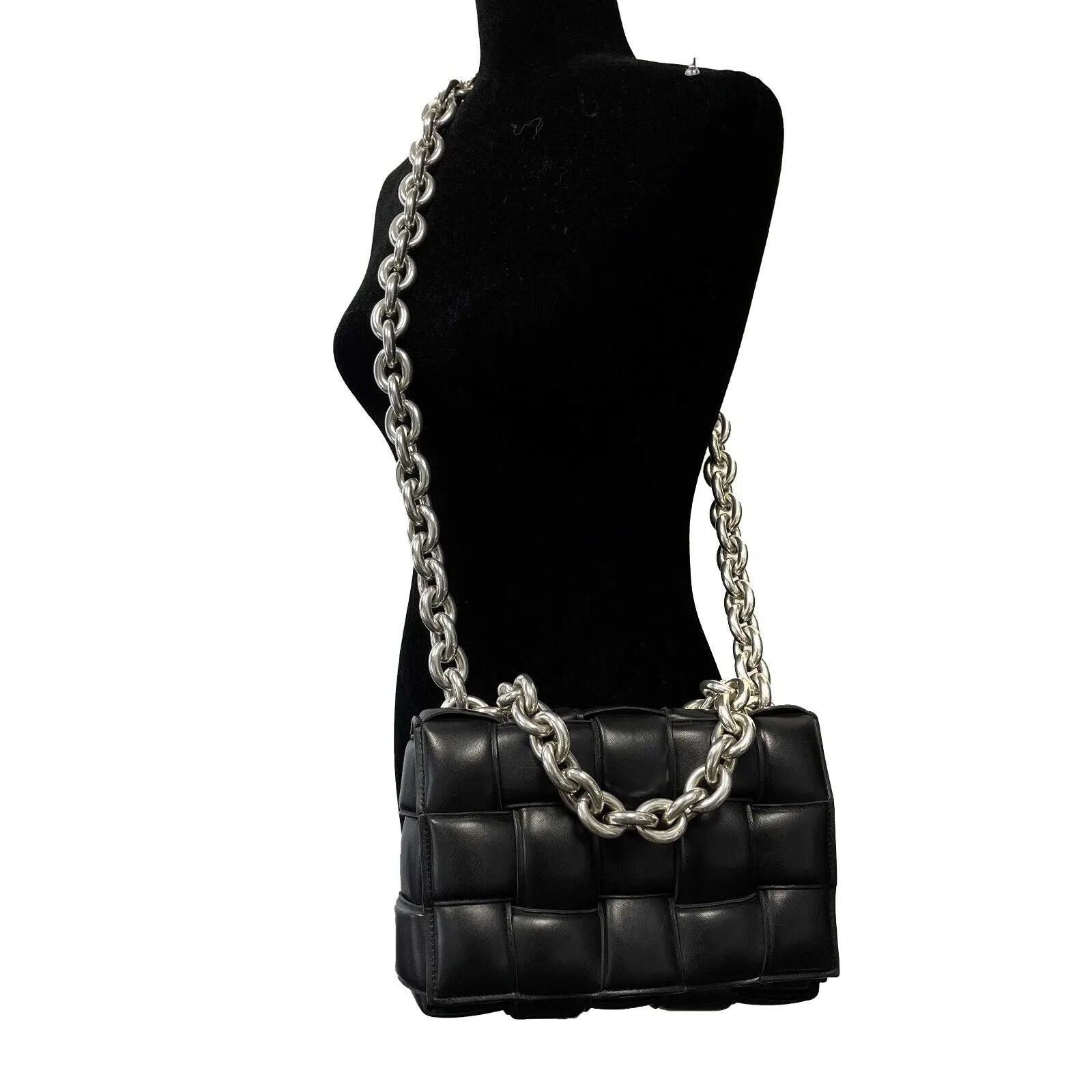 Bottega Veneta Black Chain Cassette Padded Crossbody and Shoulder Bag - Elegant Luxury Accessory