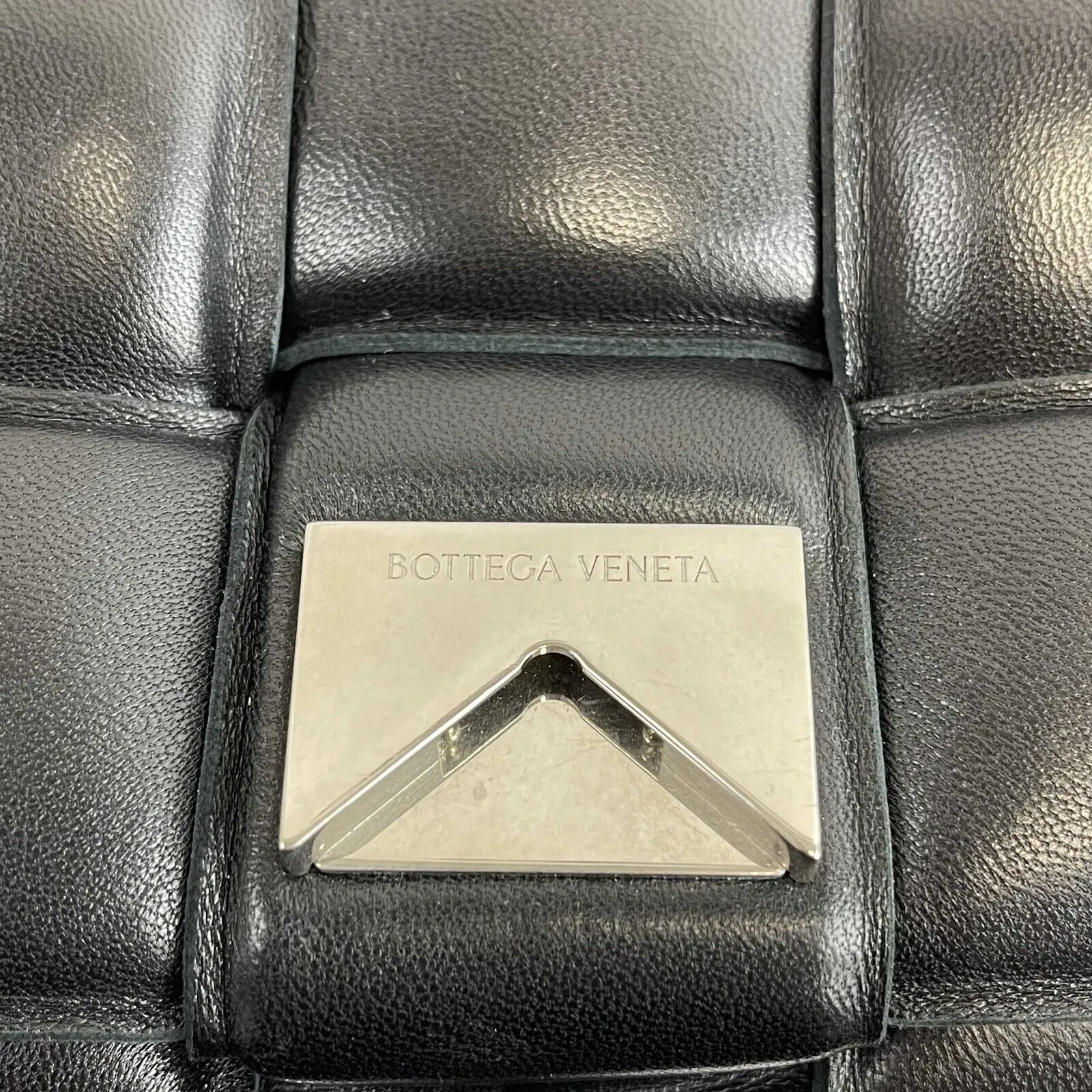 Bottega Veneta Black Chain Cassette Padded Crossbody and Shoulder Bag - Elegant Luxury Accessory