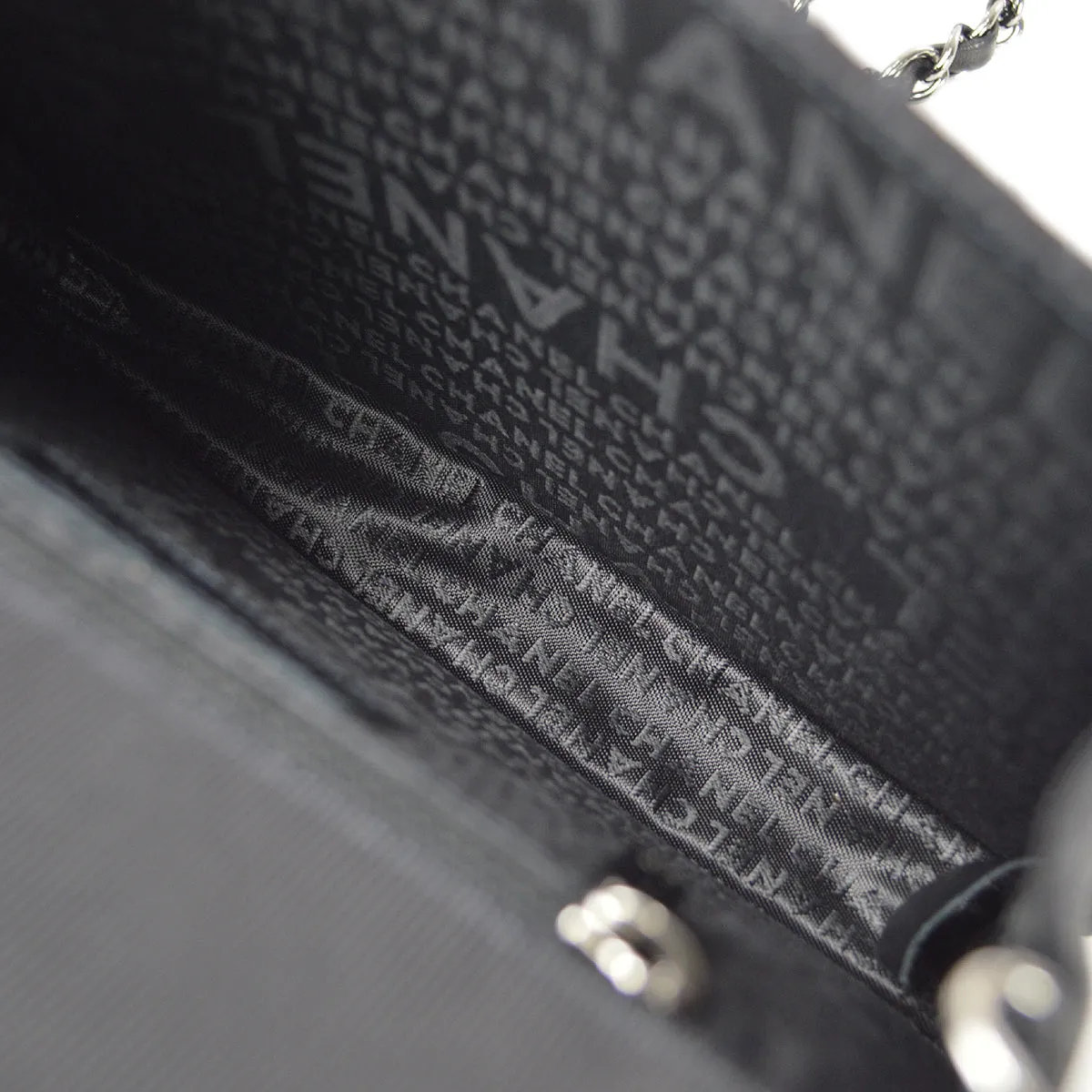 CHANEL 2004-2005 Emblem Chain Shoulder Bag Black 97457
