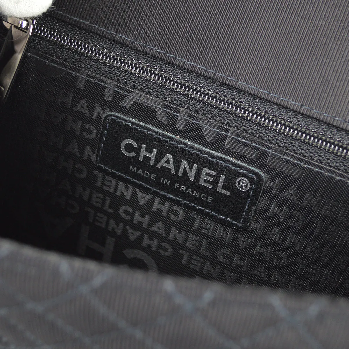 CHANEL 2004-2005 Emblem Chain Shoulder Bag Black 97457