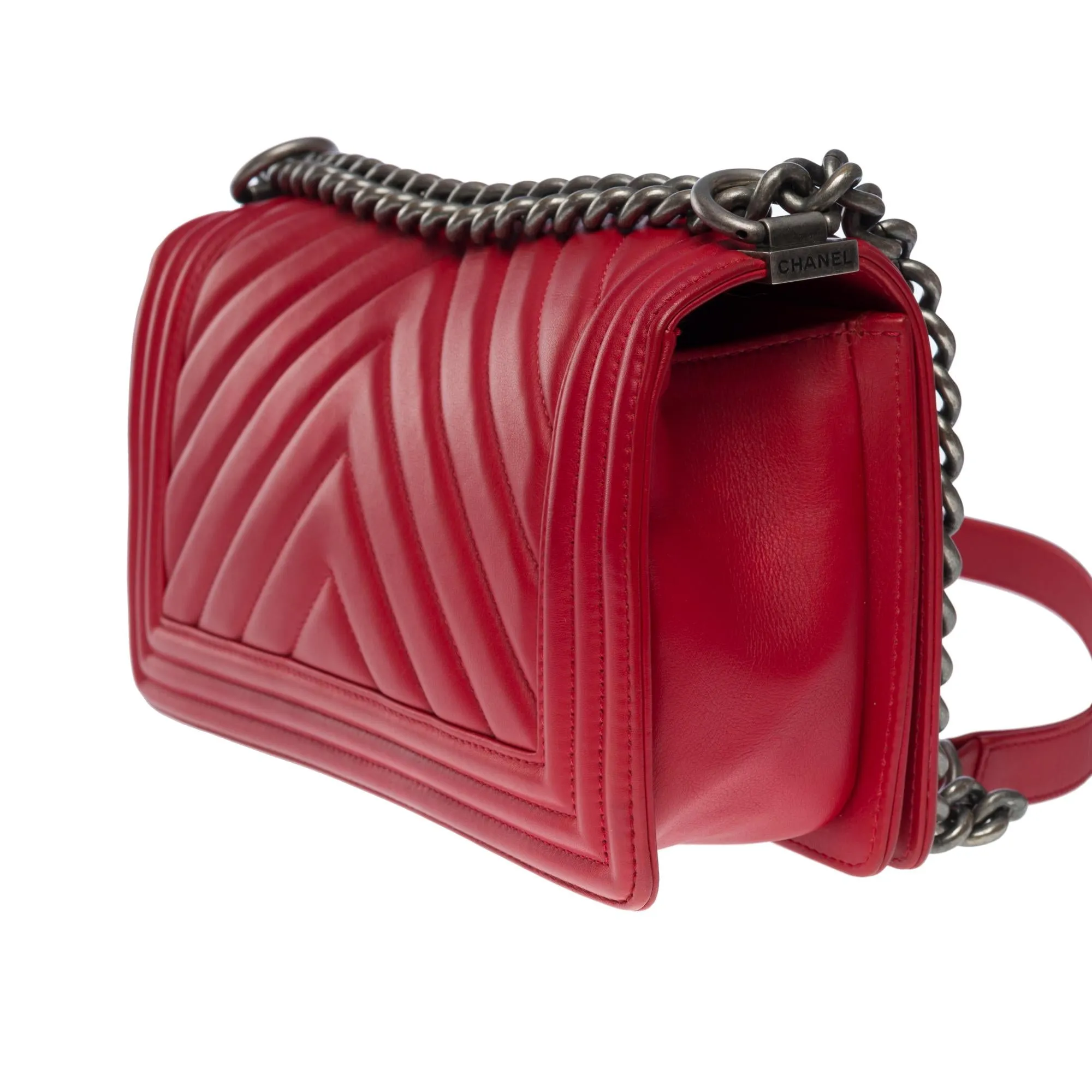 CHANEL Boy Old Medium shoulder bag in red quilted herringbone leather, SHW