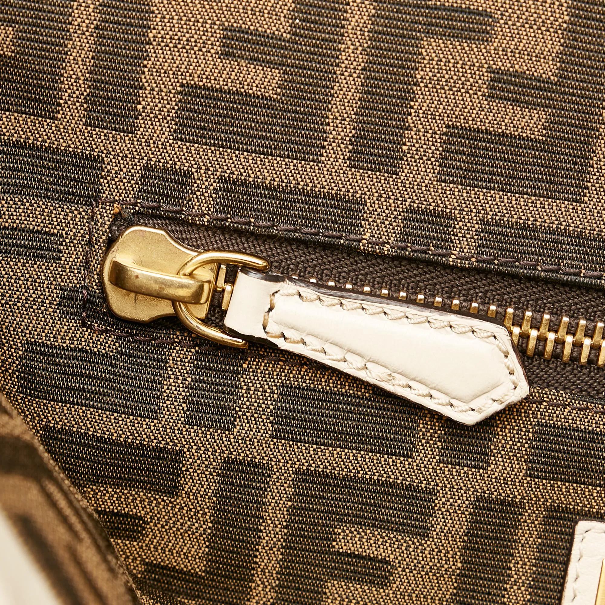 Fendi Large Peekaboo Leather Satchel (SHG-usPpvT)